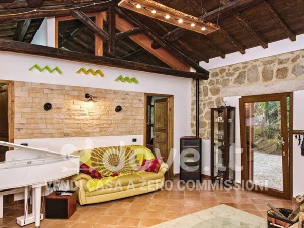 casa indipendente in vendita a Terracina in zona Casaletti