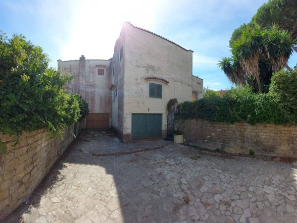 casa indipendente in vendita a Terracina