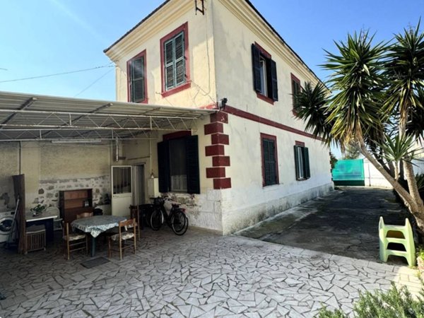 casa indipendente in vendita a Terracina