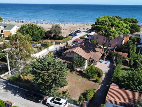 casa indipendente in vendita a Terracina