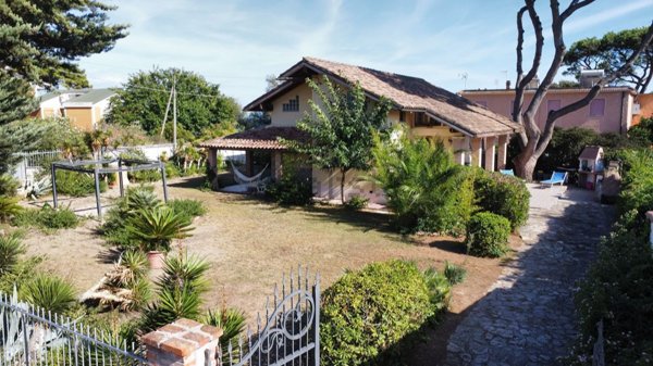casa indipendente in vendita a Terracina