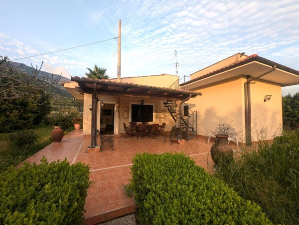 casa indipendente in vendita a Terracina