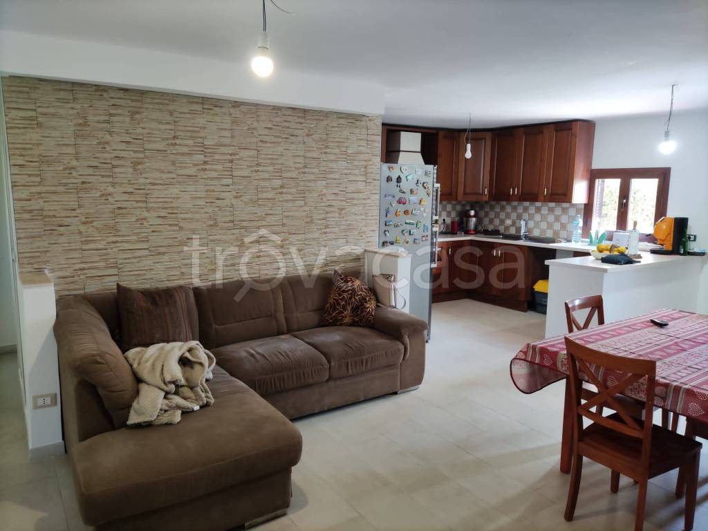 casa indipendente in vendita a Terracina in zona Hermada