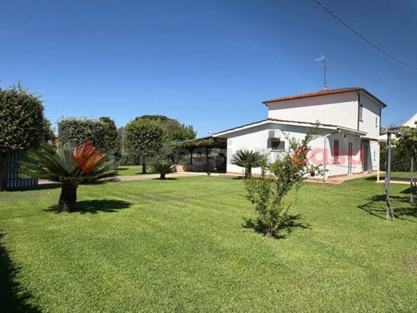 casa indipendente in vendita a Terracina