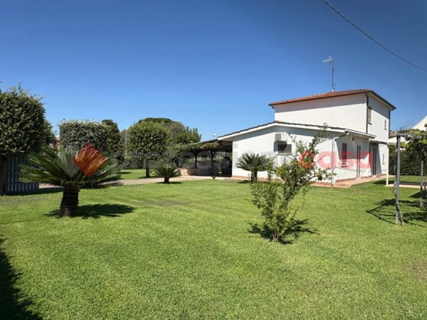 casa indipendente in vendita a Terracina