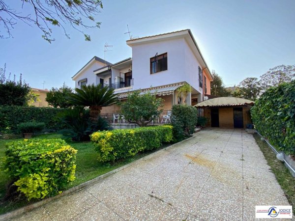 casa indipendente in vendita a Terracina