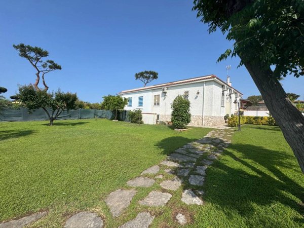 casa indipendente in vendita a Terracina