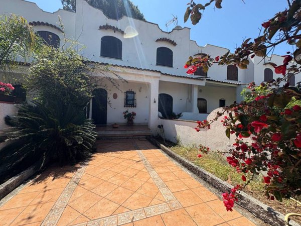 casa indipendente in vendita a Terracina