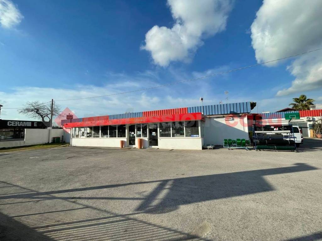 negozio in vendita a Terracina in zona Hermada