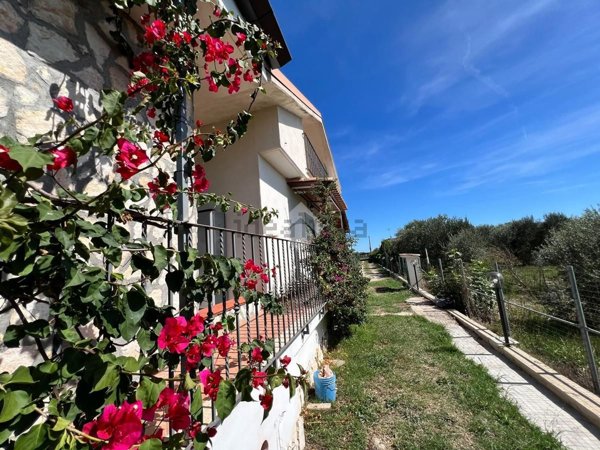 casa indipendente in vendita a Terracina