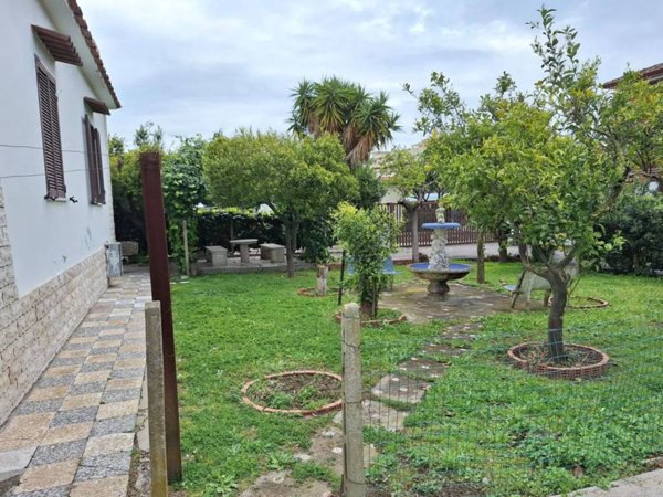 casa indipendente in vendita a Terracina