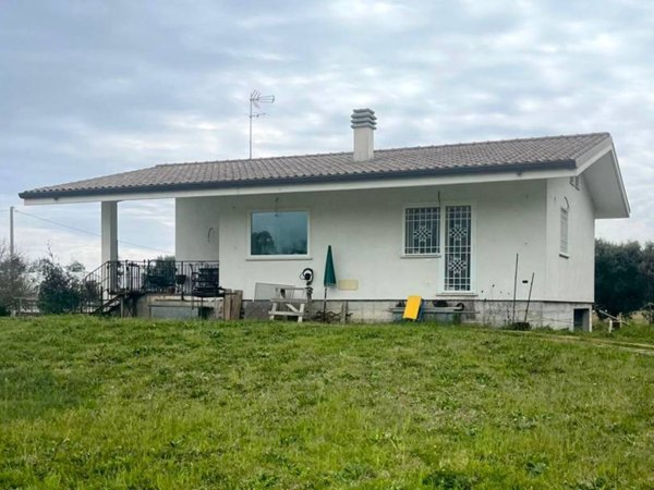 casa indipendente in vendita a Terracina in zona Hermada
