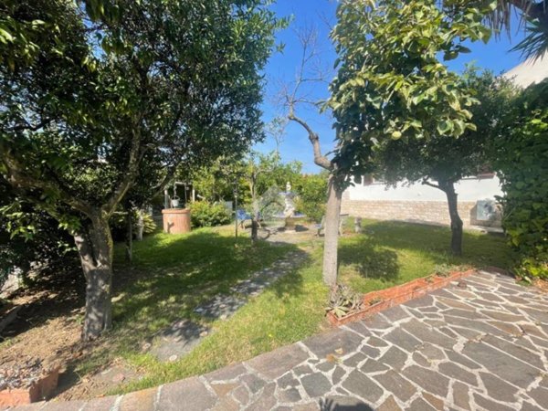 casa indipendente in vendita a Terracina