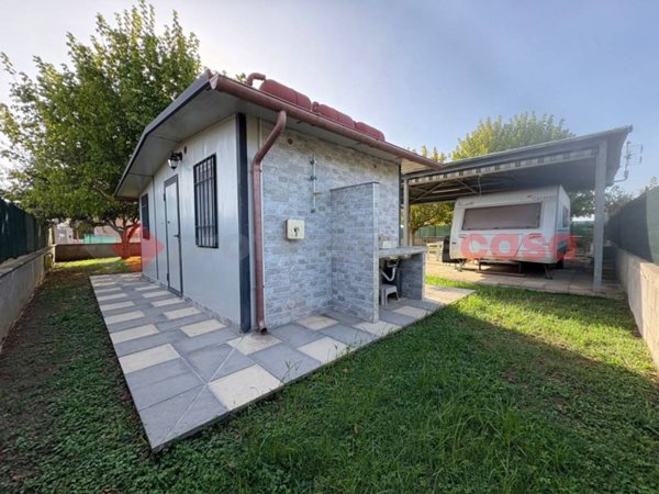 casa indipendente in vendita a Terracina in zona Hermada