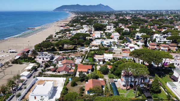casa indipendente in vendita a Terracina