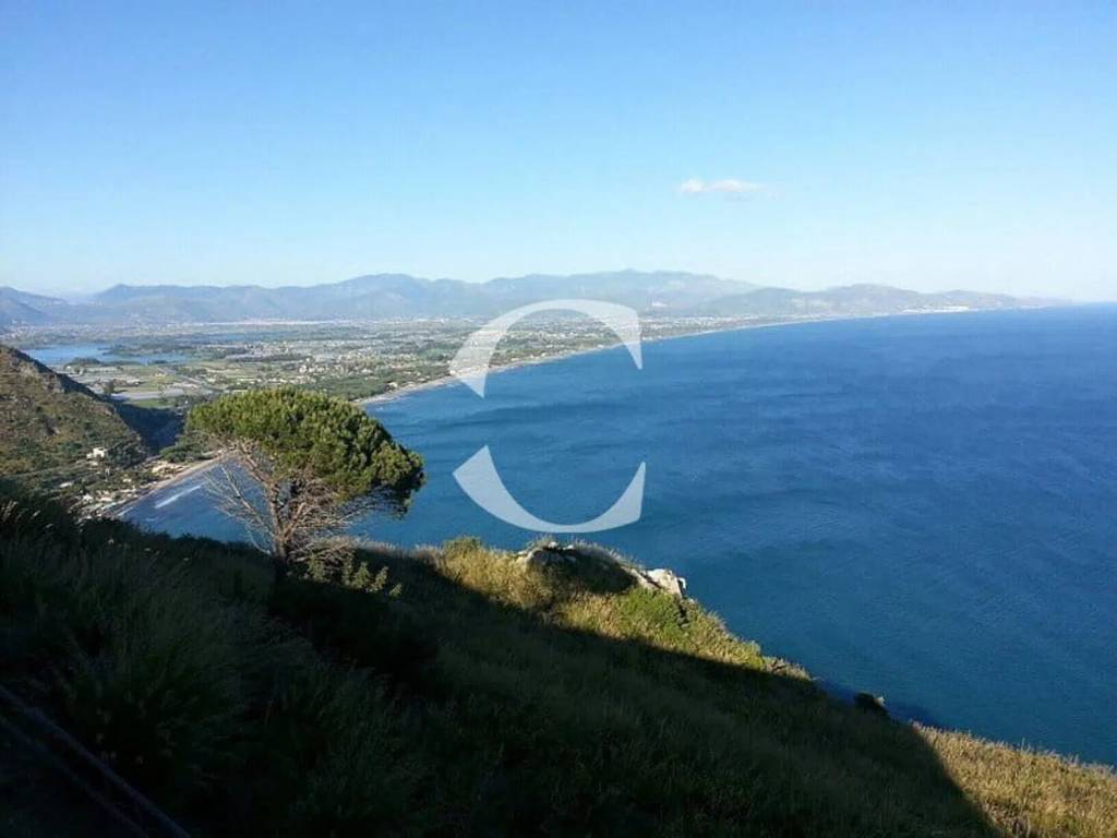 negozio in vendita a Terracina