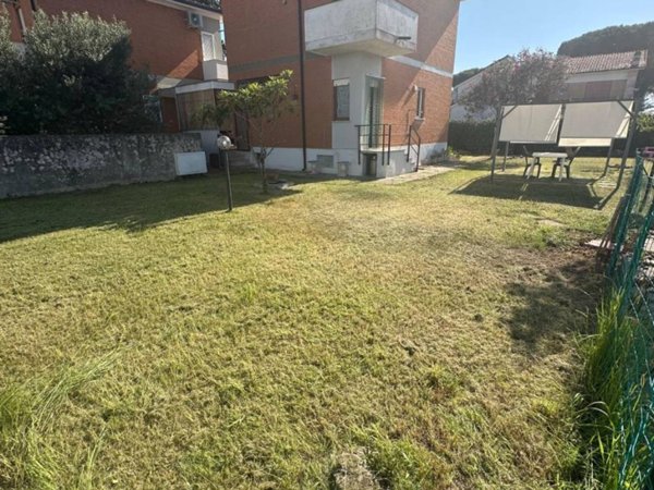 casa indipendente in vendita a Terracina