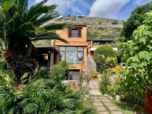 casa indipendente in vendita a Terracina