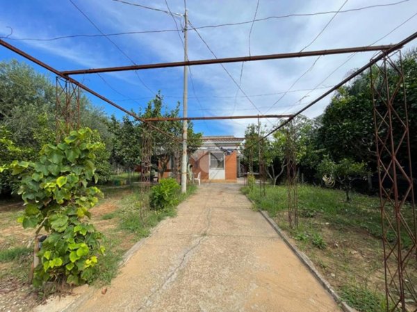 casa indipendente in vendita a Terracina
