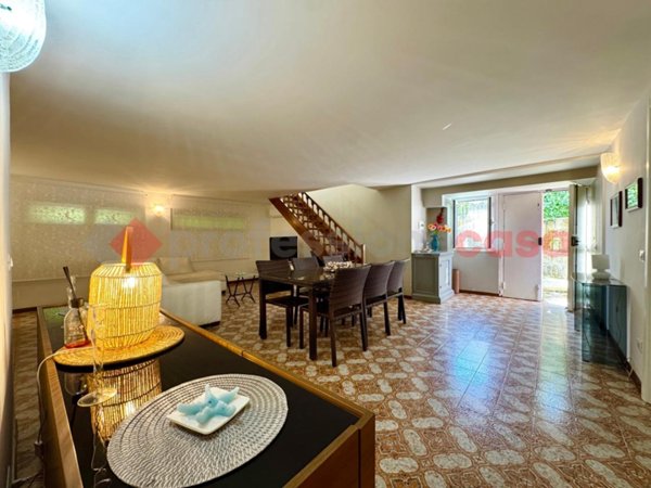 casa indipendente in vendita a Terracina