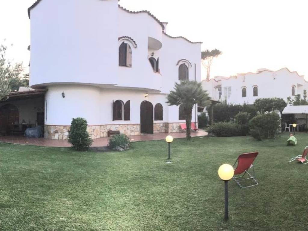 casa indipendente in vendita a Terracina in zona Hermada