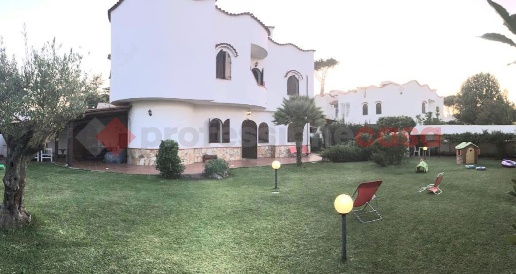 casa indipendente in vendita a Terracina in zona Hermada