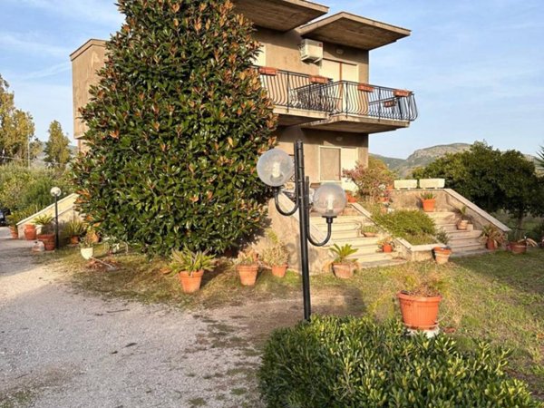 casa indipendente in vendita a Terracina in zona Casaletti