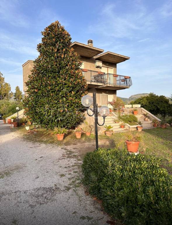 casa indipendente in vendita a Terracina