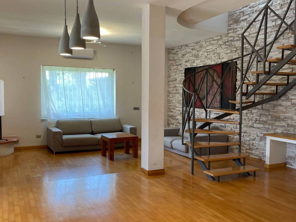 casa indipendente in vendita a Terracina