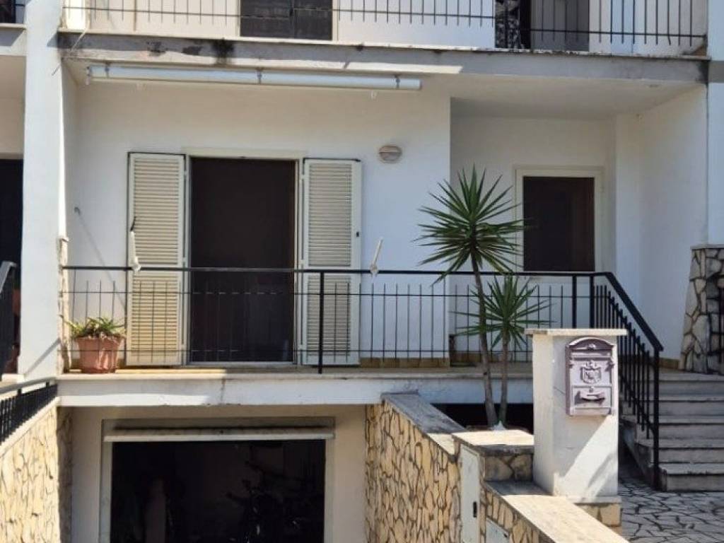 casa indipendente in vendita a Terracina in zona Hermada