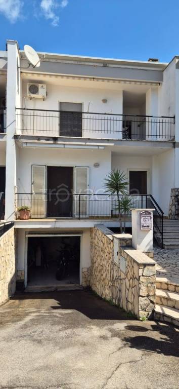 casa indipendente in vendita a Terracina in zona Hermada