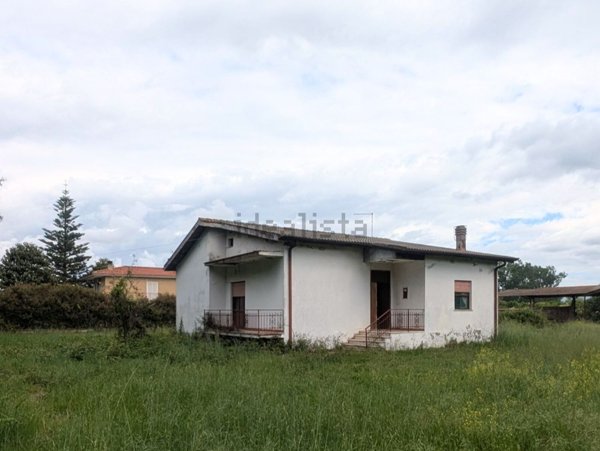 casa indipendente in vendita a Terracina in zona Hermada