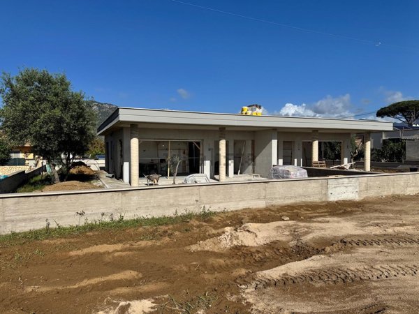 casa indipendente in vendita a Terracina