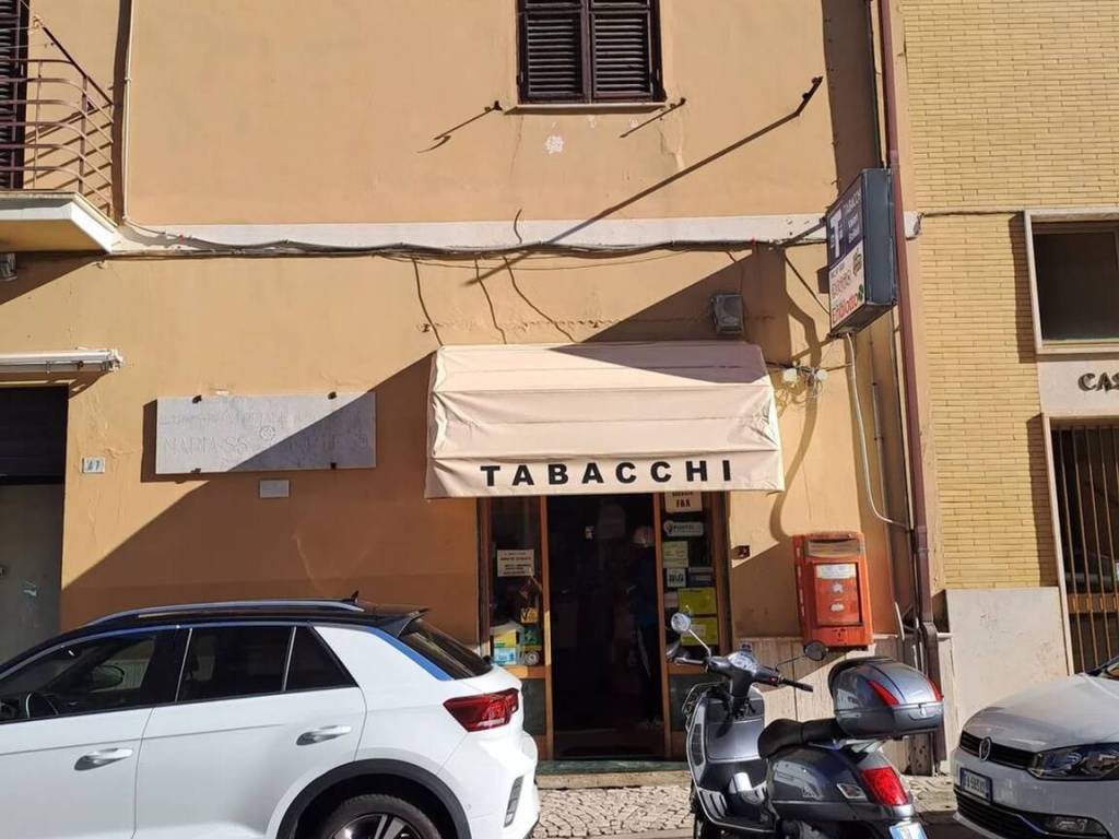negozio in vendita a Terracina
