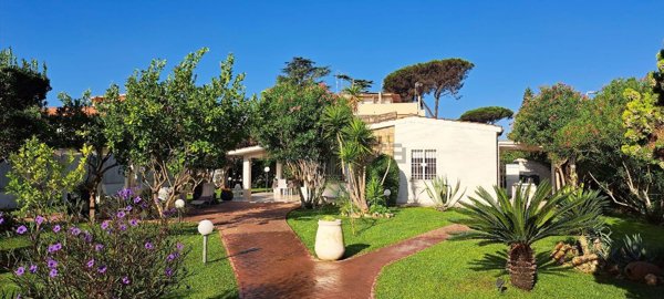 casa indipendente in vendita a Terracina