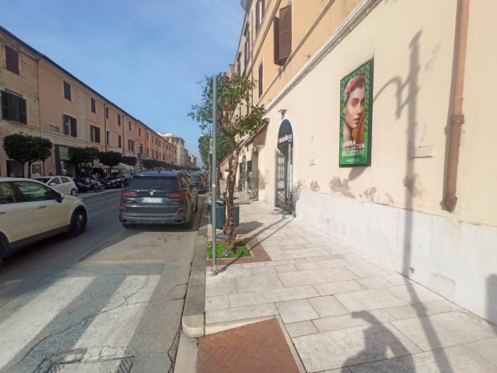 negozio in vendita a Terracina