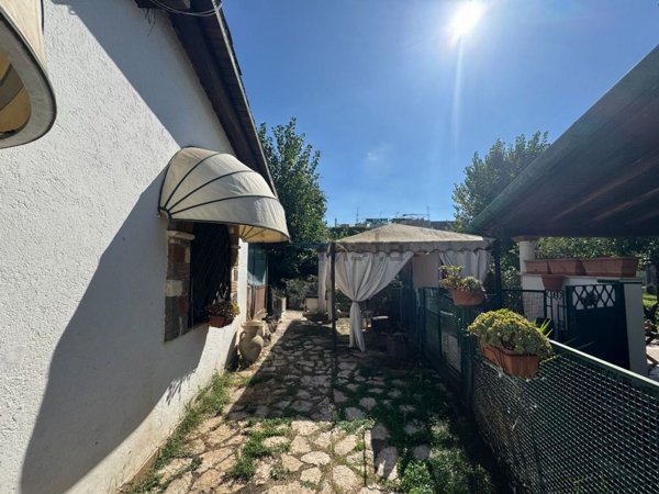 casa indipendente in vendita a Terracina