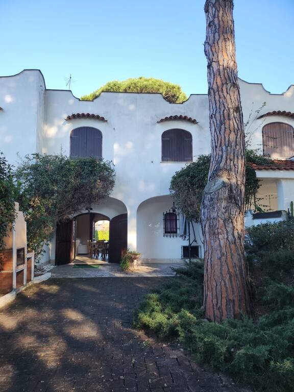 casa indipendente in vendita a Terracina