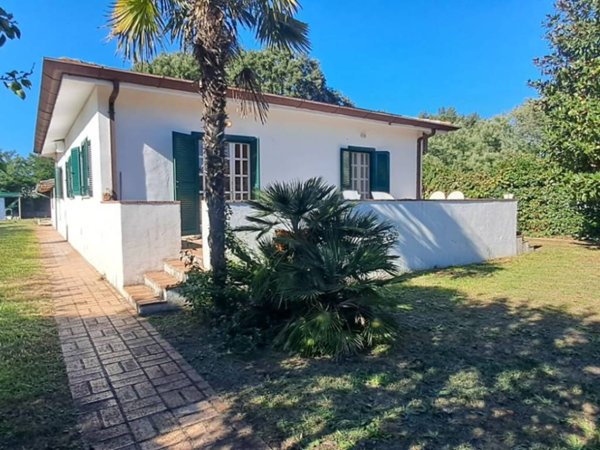 casa indipendente in vendita a Terracina in zona Hermada