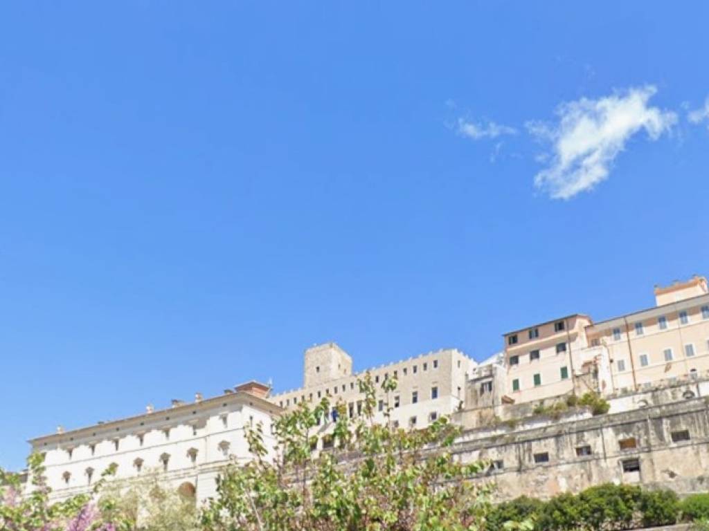 negozio in vendita a Terracina