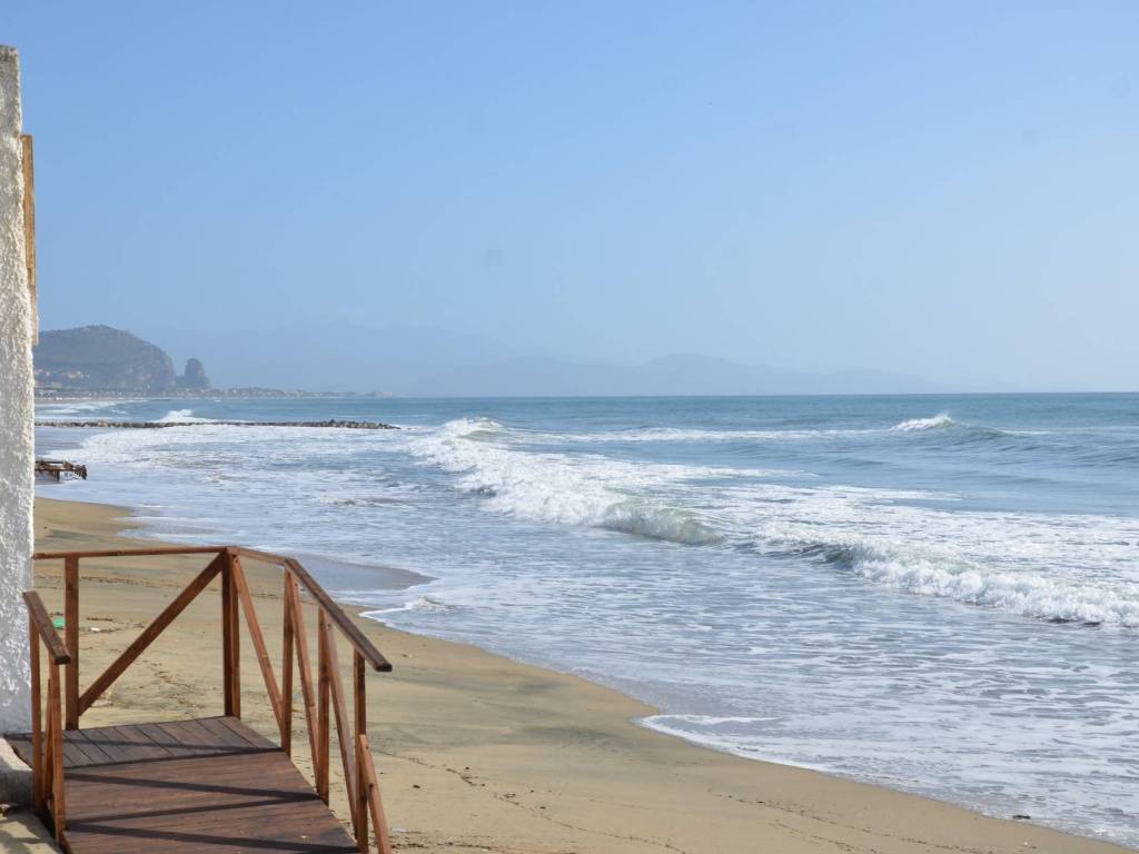 casa indipendente in vendita a Terracina