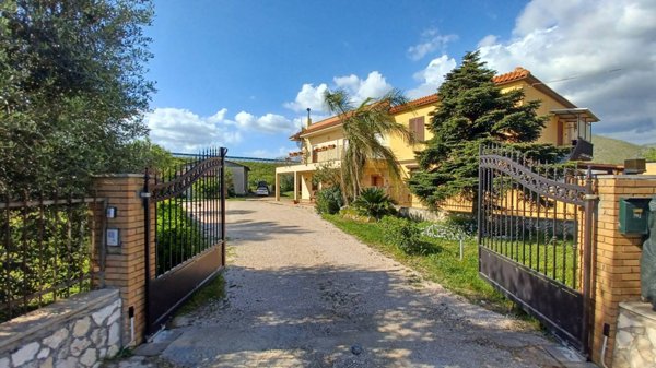 casa semindipendente in vendita a Terracina