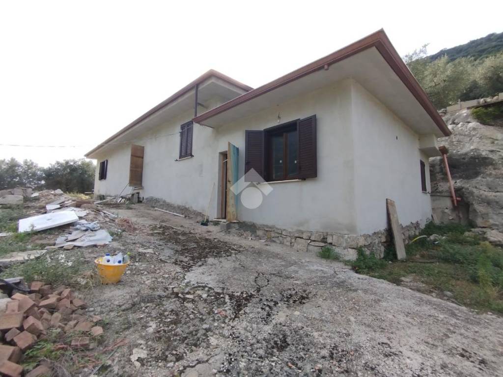 casa indipendente in vendita a Terracina in zona La Fiora