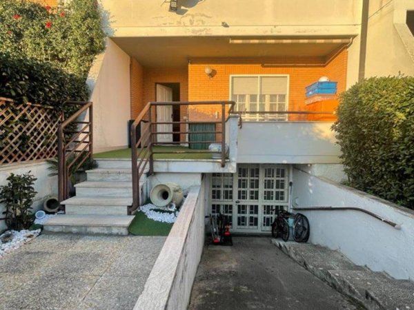 casa indipendente in vendita a Terracina