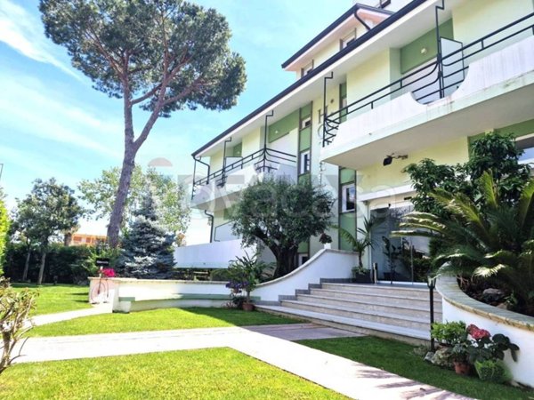 negozio in vendita a Terracina