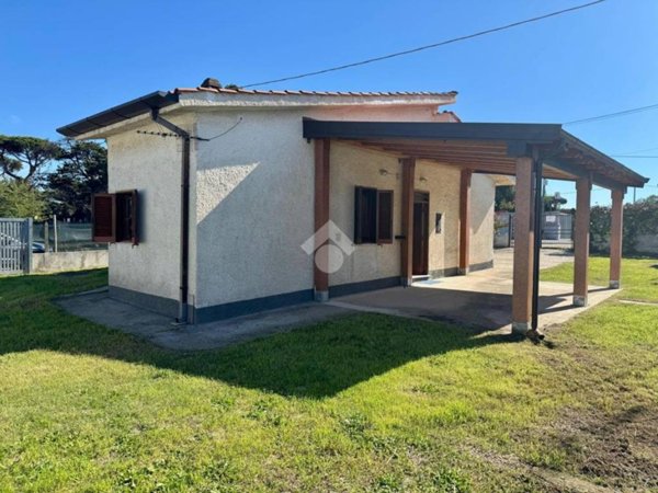 casa indipendente in vendita a Terracina in zona Hermada