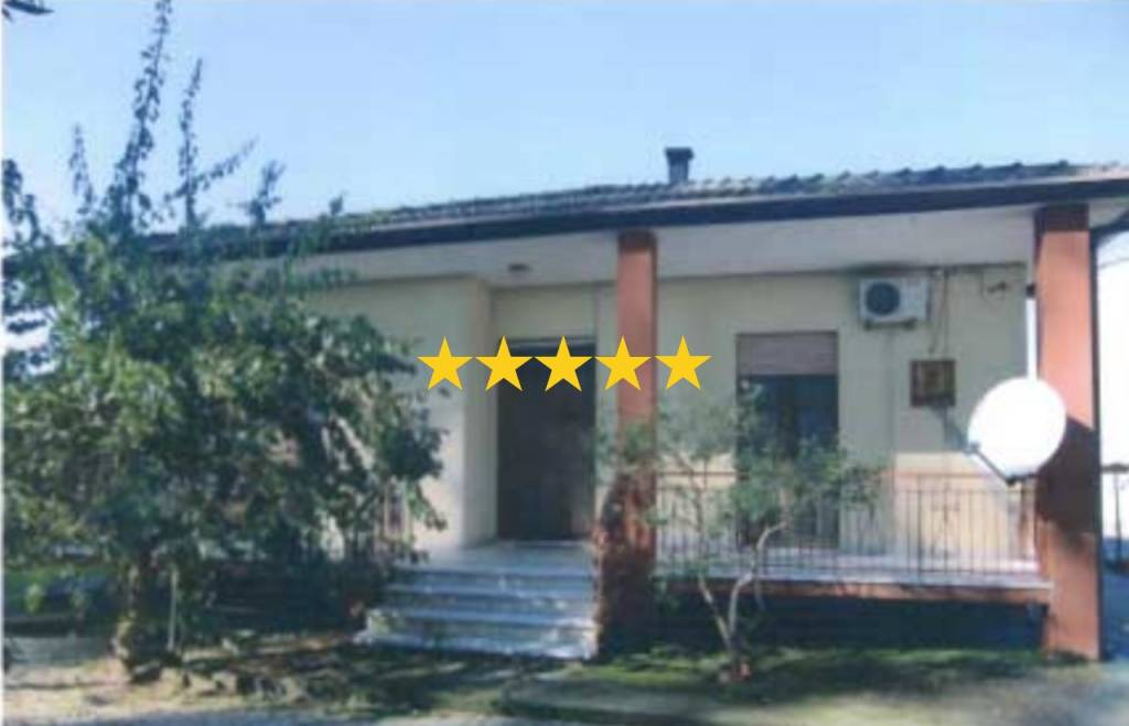 casa indipendente in vendita a Terracina in zona Hermada