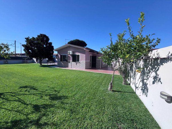 casa indipendente in vendita a Terracina