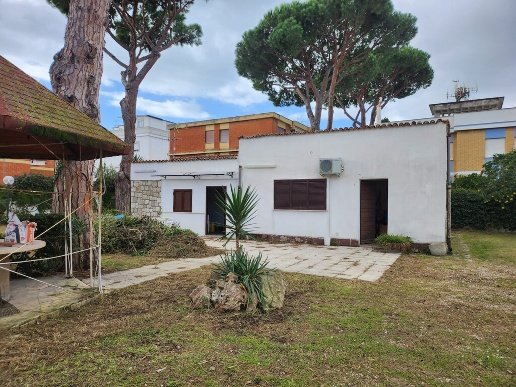 casa indipendente in vendita a Terracina