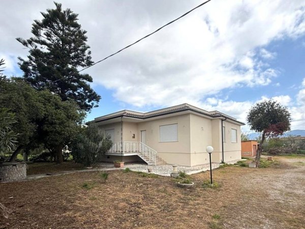casa indipendente in vendita a Terracina in zona Hermada